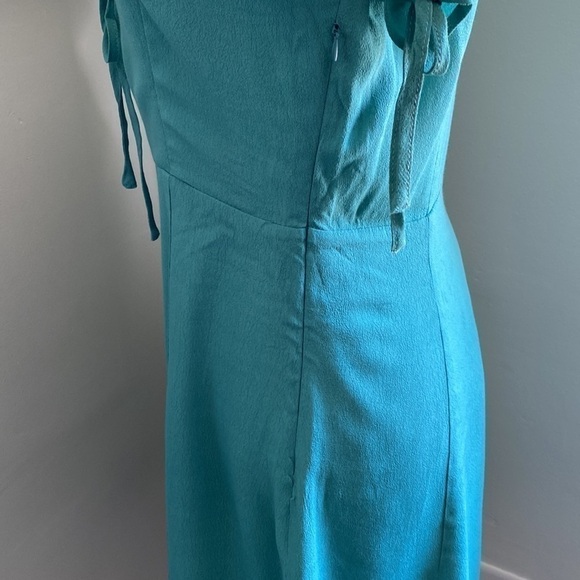 LUSH Peek A Boo Keyhole Dress NWT - Picture 7 of 10